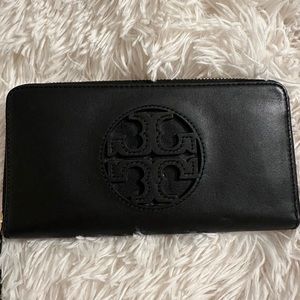 Tory Burch zippy wallet